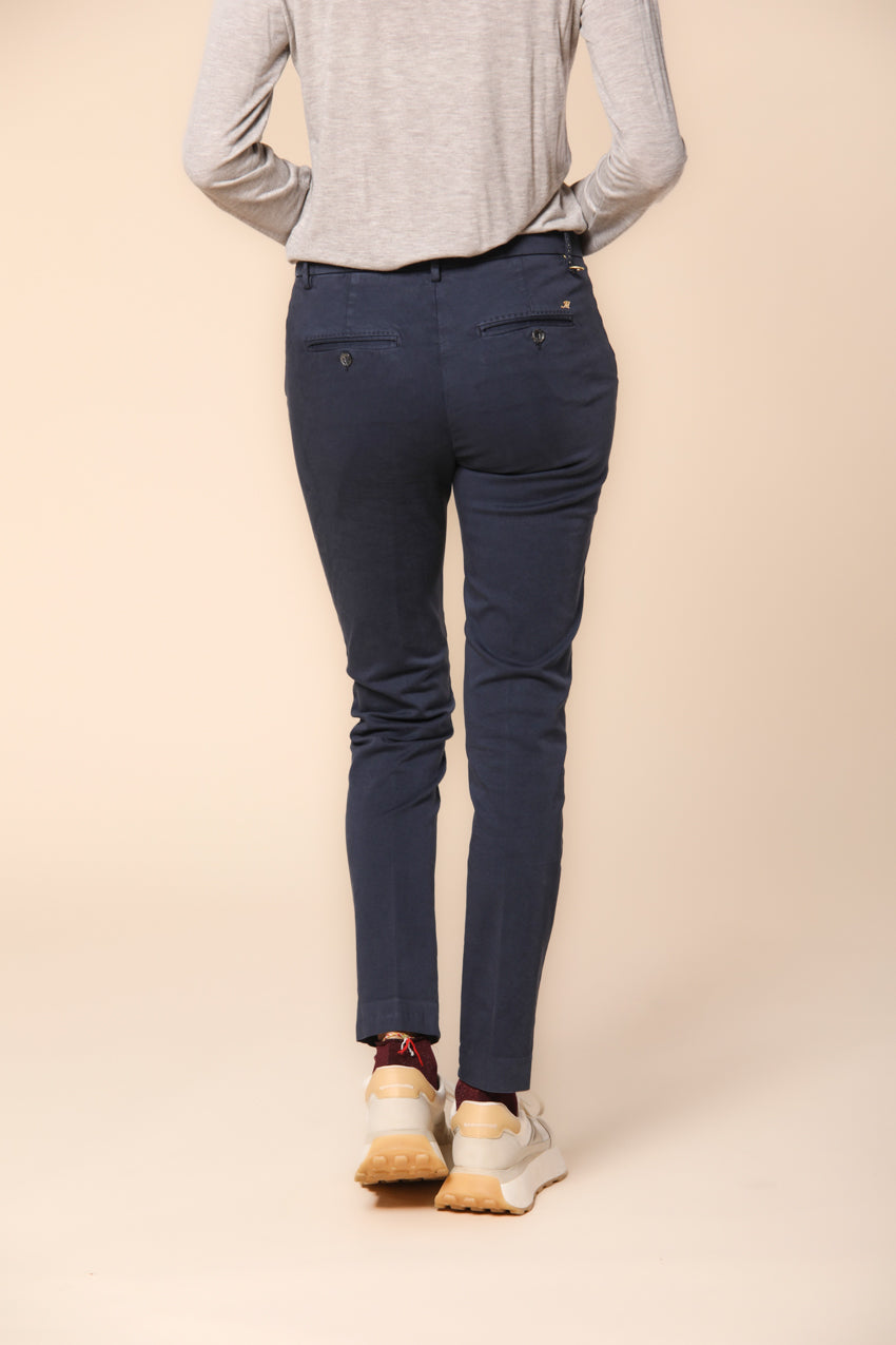 New York Slim Pantalon chino femme en satin coupe slim ①.