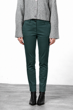 New York Slim Chinohose für Damen aus Satin mit slim fit ①
