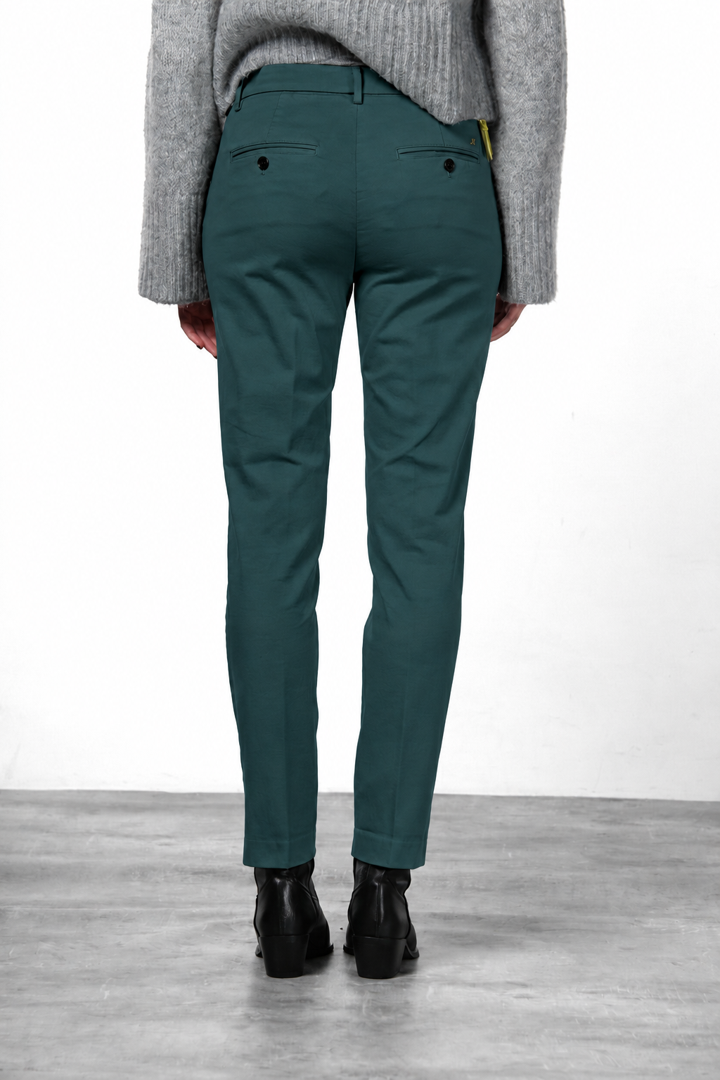 New York Slim Chinohose für Damen aus Satin mit slim fit ①
