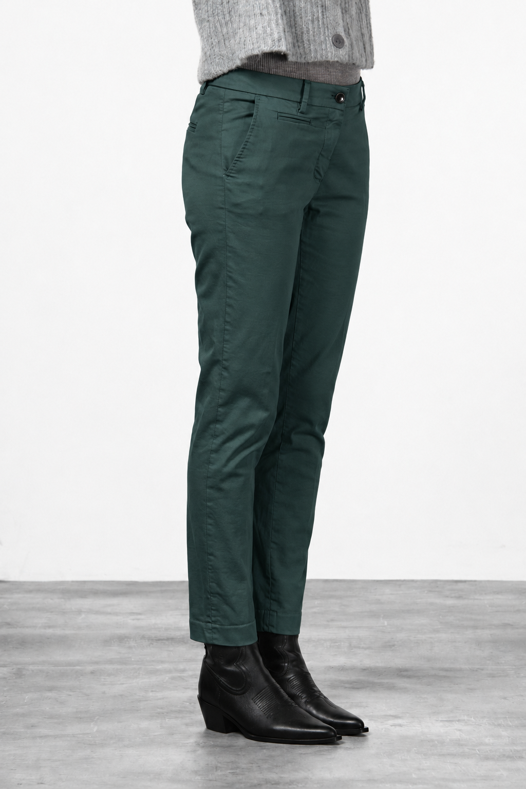 New York Slim Chinohose für Damen aus Satin mit slim fit ①

