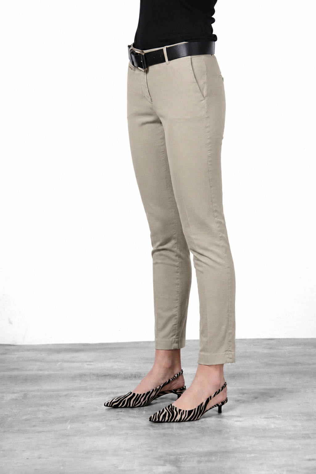 New York Slim Chinohose für Damen aus Satin mit slim fit ①
