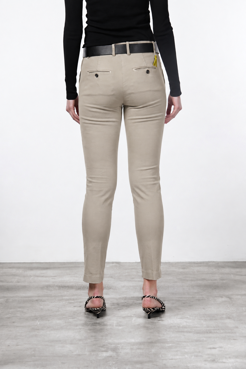 New York Slim Chinohose für Damen aus Satin mit slim fit ①
