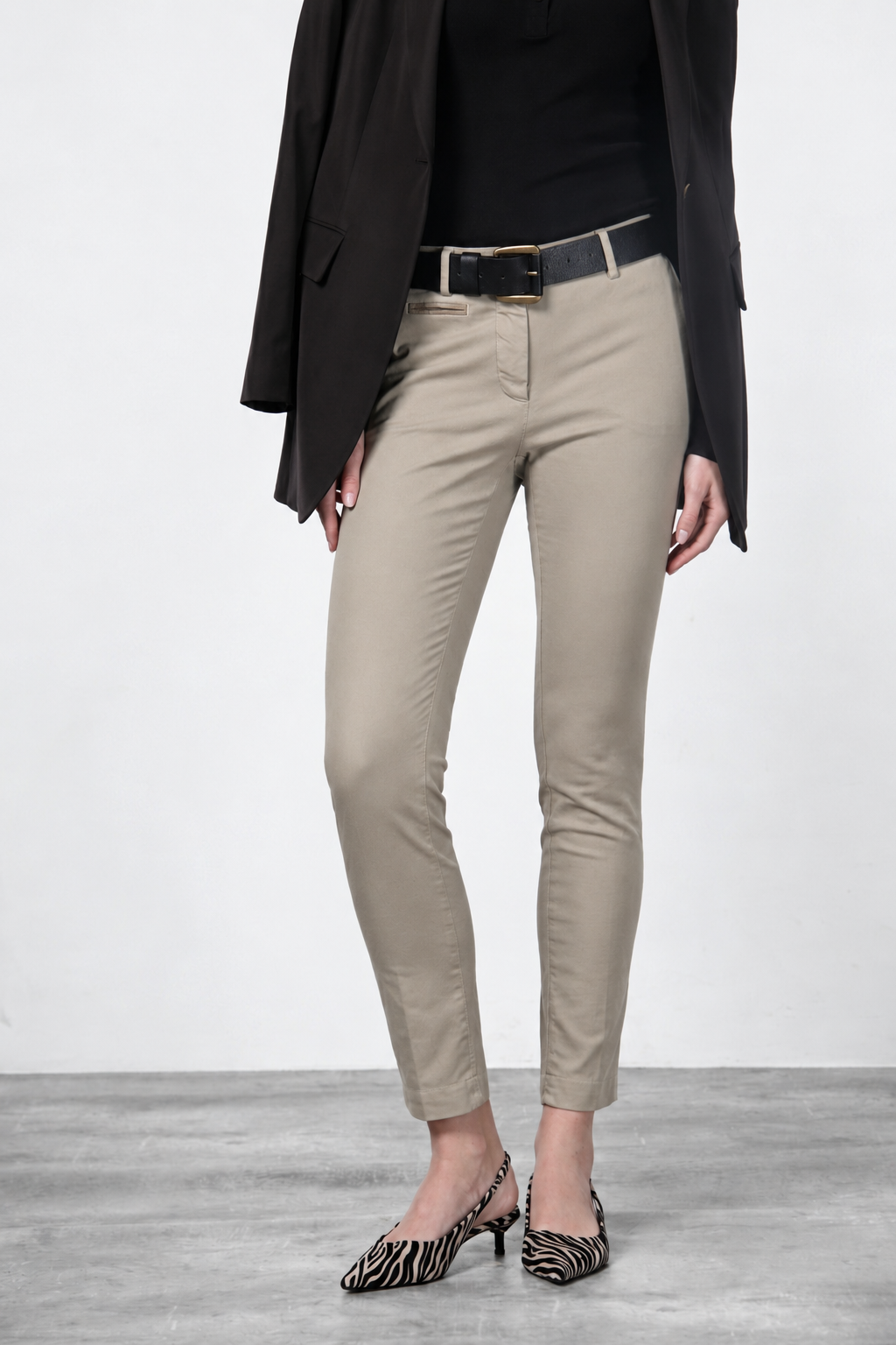 New York Slim Chinohose für Damen aus Satin mit slim fit ①
