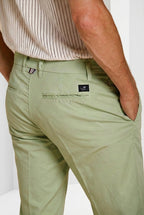 London Herren Chino Bermuda aus Stretch-Gabardine regular fit ①