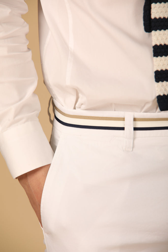 Image 2 du bermuda chino pour homme modèle London Summer en blanc, coupe régulière de Mason's