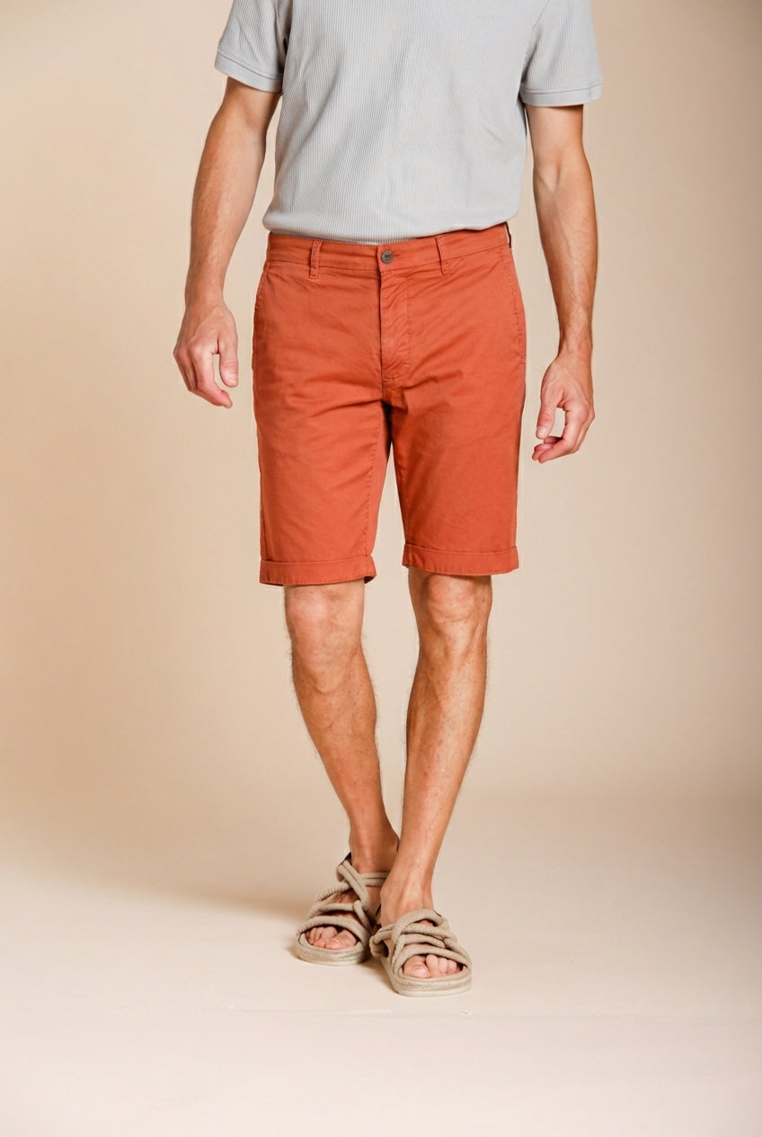 London men's chino bermuda in stretch gabardine regular fit ①