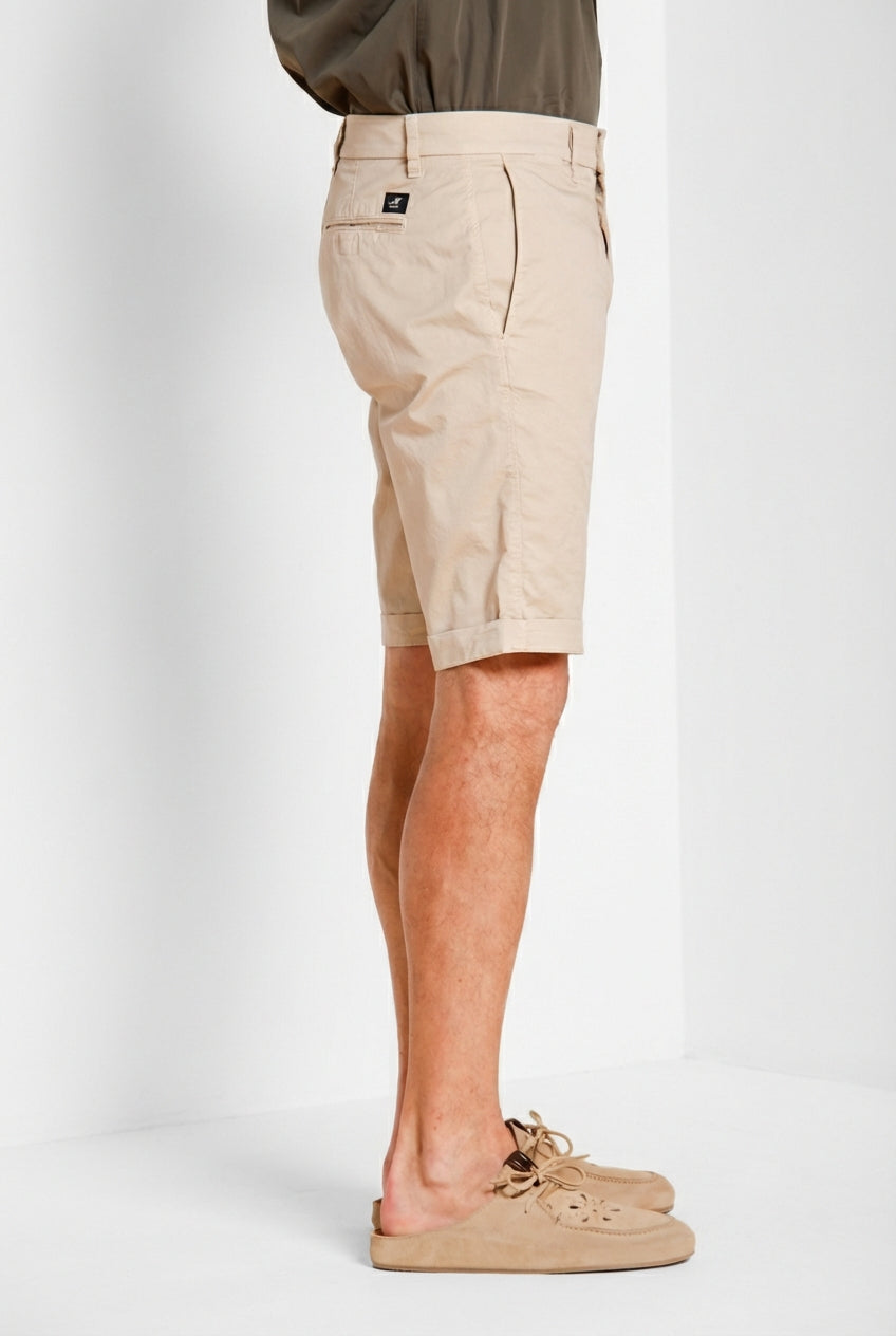 London men's chino bermuda in stretch gabardine regular fit ①