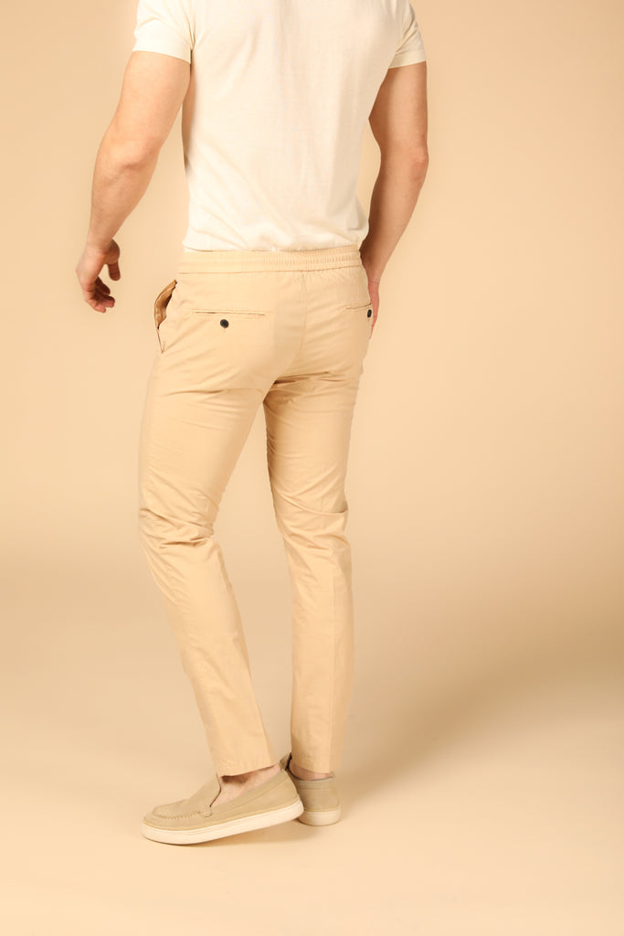 Image 4 de pantalon chino jogger homme modèle New York Sack en kaki foncé, coupe regular de Mason's
