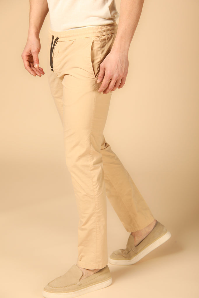 Image 2 de pantalon chino jogger homme modèle New York Sack en kaki foncé, coupe regular de Mason's