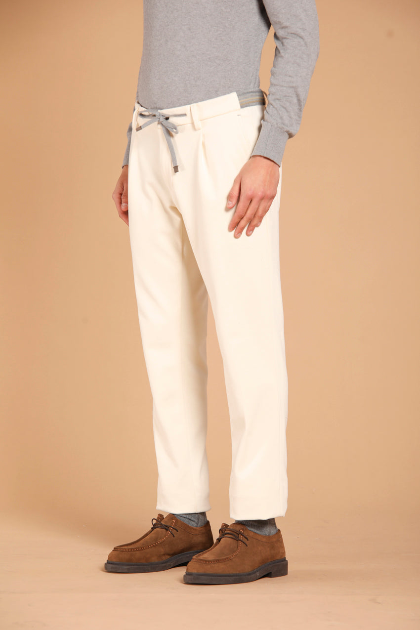 immagine 4 di pantalone chino uomo modello New York Golf 1 Pinces, di colore stucco, fit regular di mason's