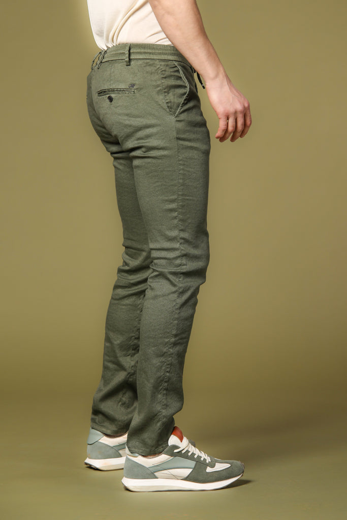 Image 2 du pantalon chino jogger pour homme, modèle Milano Jogger en vert, coupe extra slim de Mason's