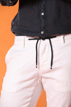 Milano Jogger pantalone uomo in twill di lino e cotone extra slim fit