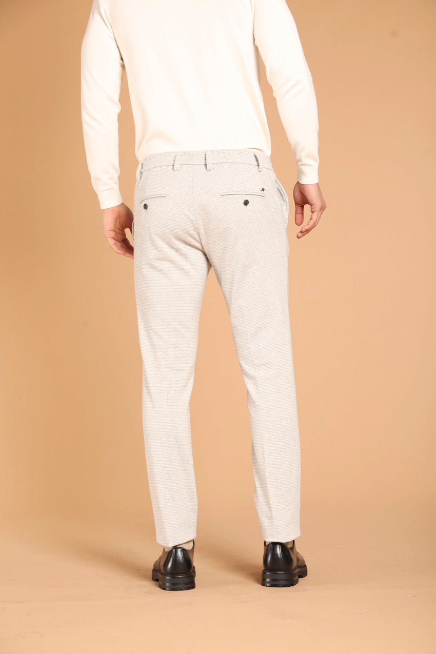 immagine 5 di pantalone chino uomo modello Milano Jogger, colore grigio medio, fit extra slim di mason's