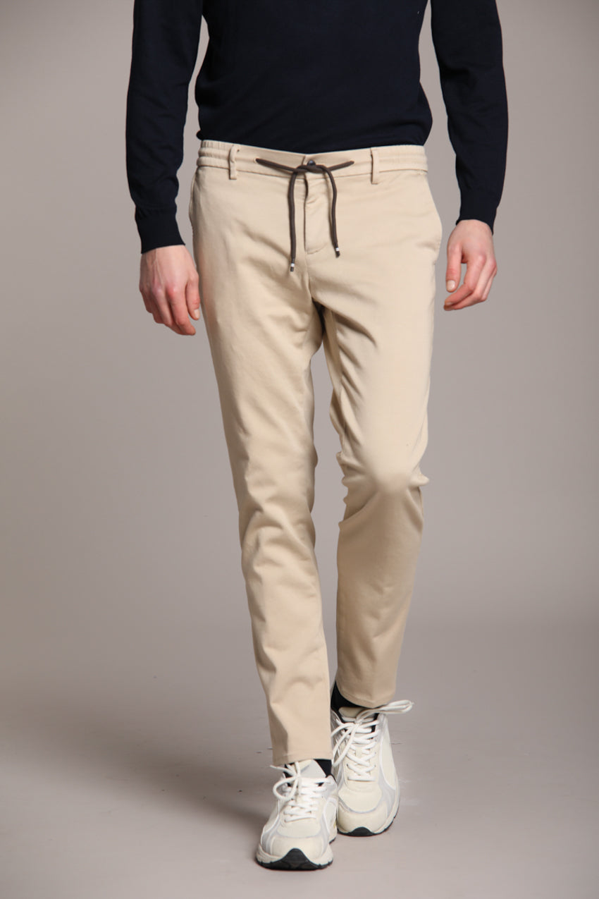 Foto 1 Milano Jogger Travel pantalone chino uomo in jersey active 4.0 extra slim fit