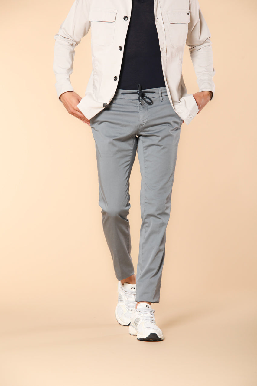Milano Jogger Travel pantalon chino jogger homme en satin technique travel stretch Extra Slim Fit