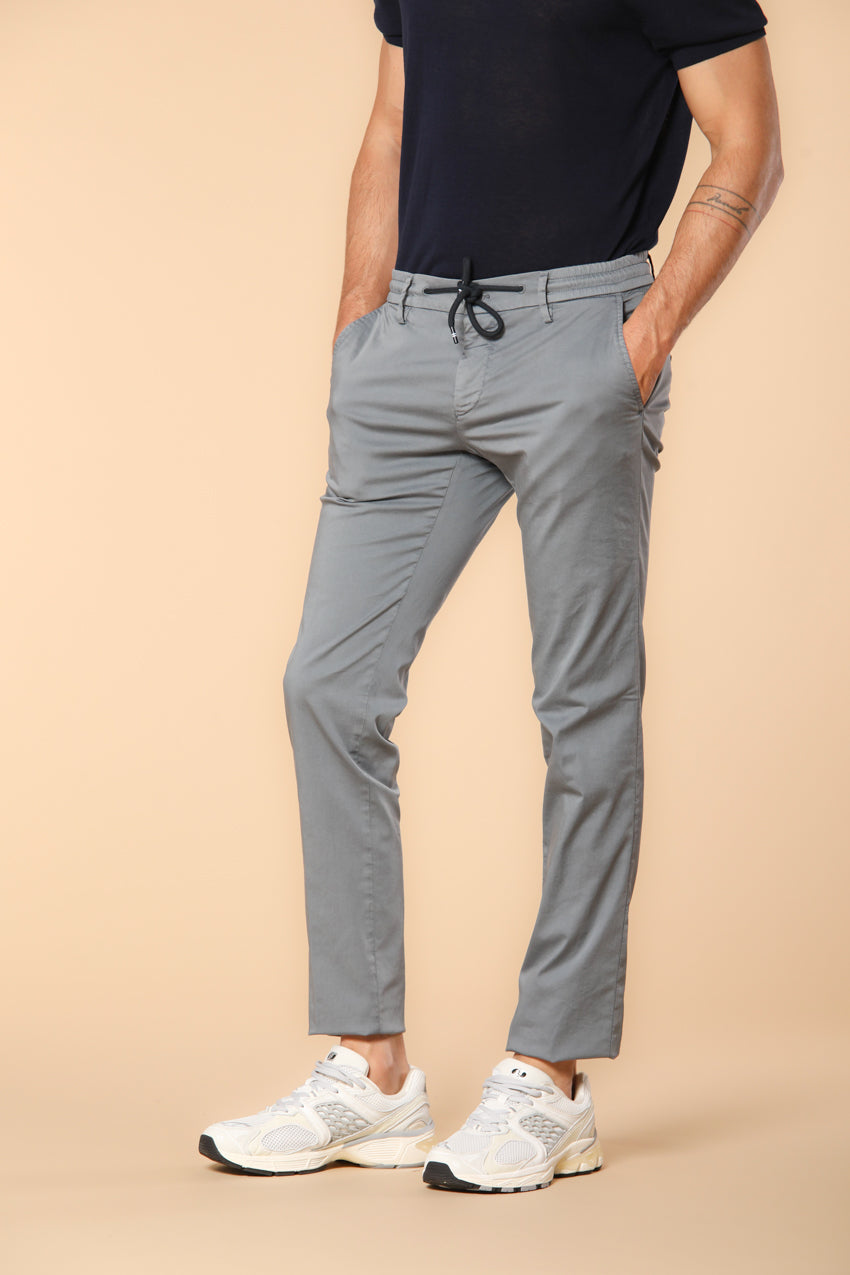 Milano Jogger Travel pantalon chino jogger homme en satin technique travel stretch Extra Slim Fit