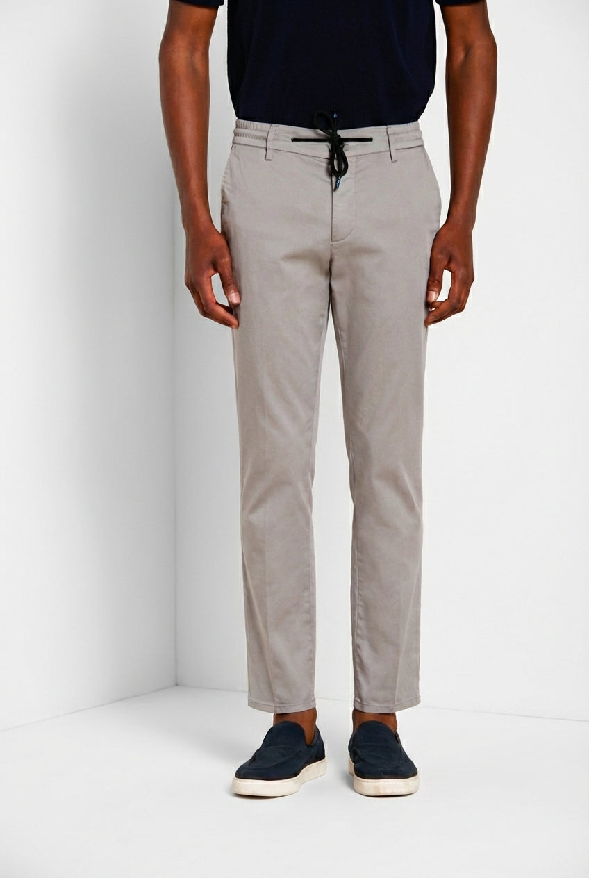 Milano Jogger Travel pantalone chino uomo in raso tecnico travel stretch extra slim fit