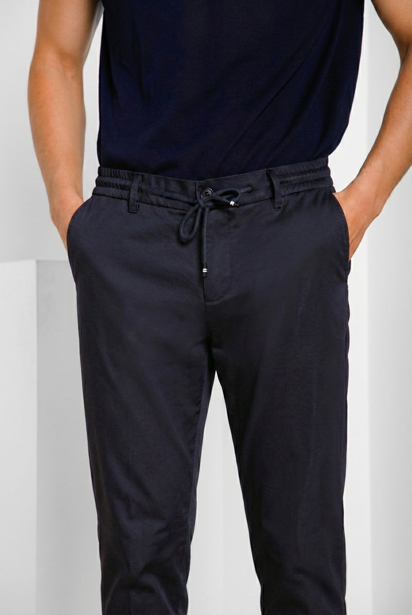 Milano Jogger Travel pantalon chino homme en satin technique travel stretch extra slim fit