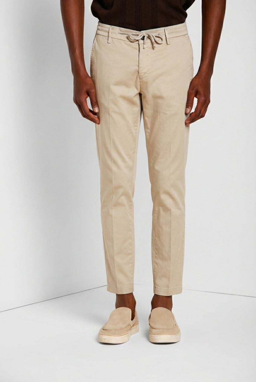 Milano Jogger Travel pantalone chino uomo in raso tecnico travel stretch extra slim fit