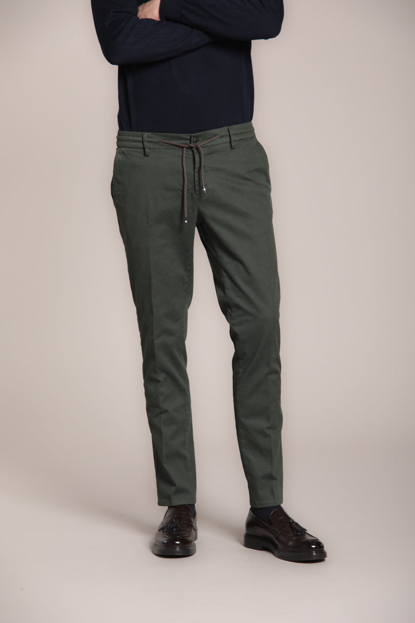 Foto 1 Milano Jogger pantalone chino uomo in gabardina stretch extra slim fit