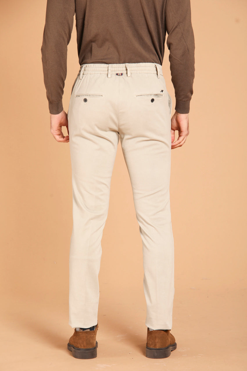 immagine 5 di pantalone chino uomo modello Milano Jogger in gabardina di colore grigio, fit extra slim di Mason's