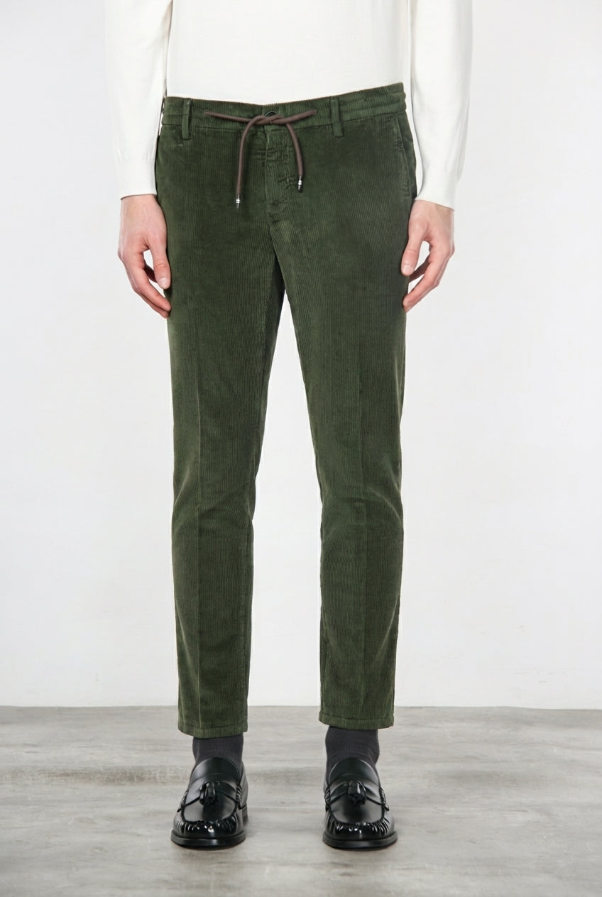 Milano Jogger Chinohose für Herren aus 500-Rippen-Feincord, Extra Slim Fit