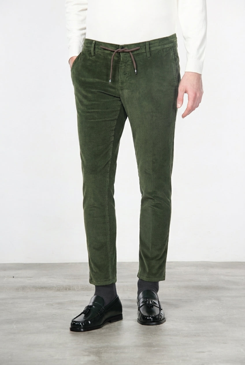 Milano Jogger Chinohose für Herren aus 500-Rippen-Feincord, Extra Slim Fit