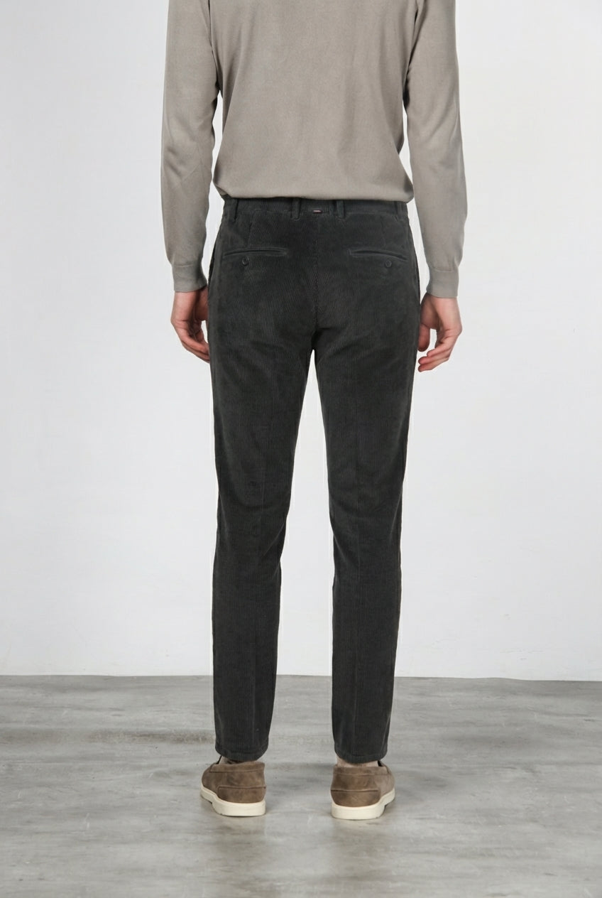 Milano Jogger men’s chino trousers in 500-wale corduroy extra slim fit
