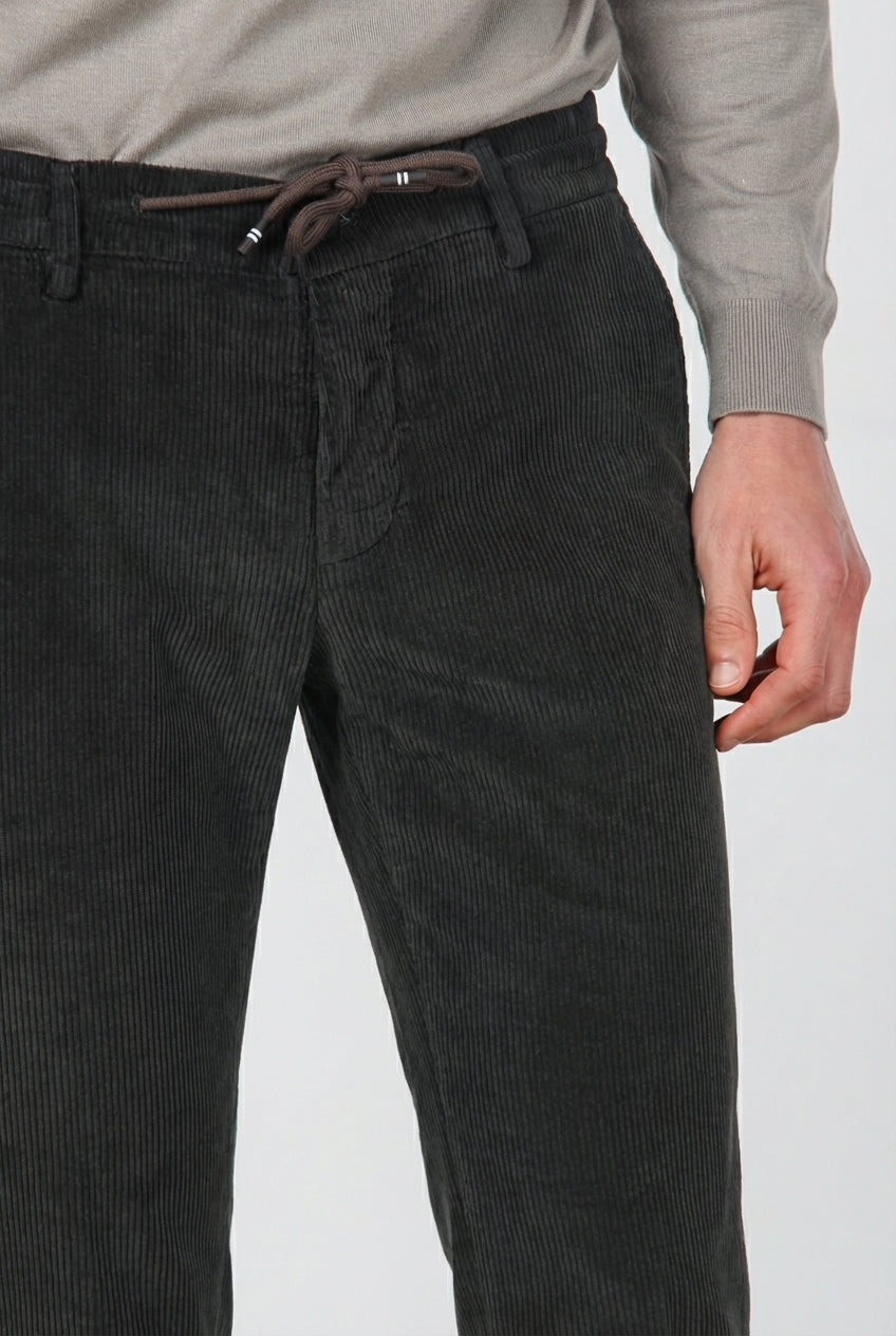 Milano Jogger men’s chino trousers in 500-wale corduroy extra slim fit