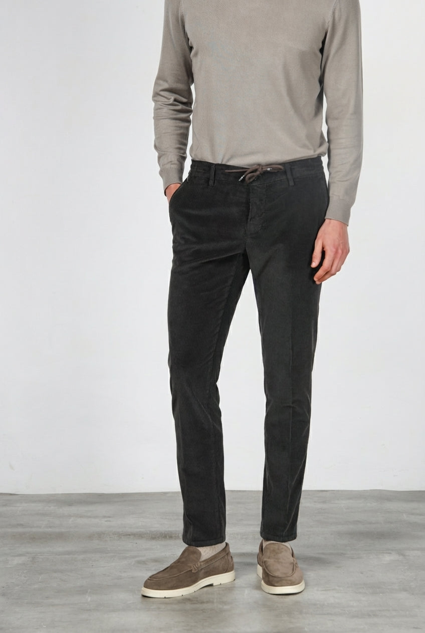 Milano Jogger men’s chino trousers in 500-wale corduroy extra slim fit