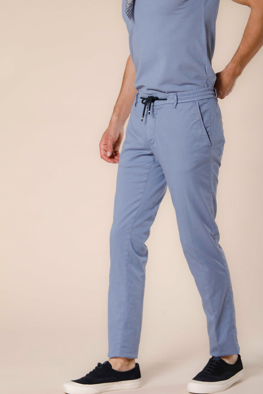 Immagine 5 di pantalone chino jogger uomo in cotone e tencel azzurro modello Milano Jogger di Mason's