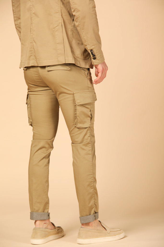Image 5 du pantalon cargo jogger pour homme, modèle Chile Jogger Travel en kaki, coupe extra slim de Mason's
