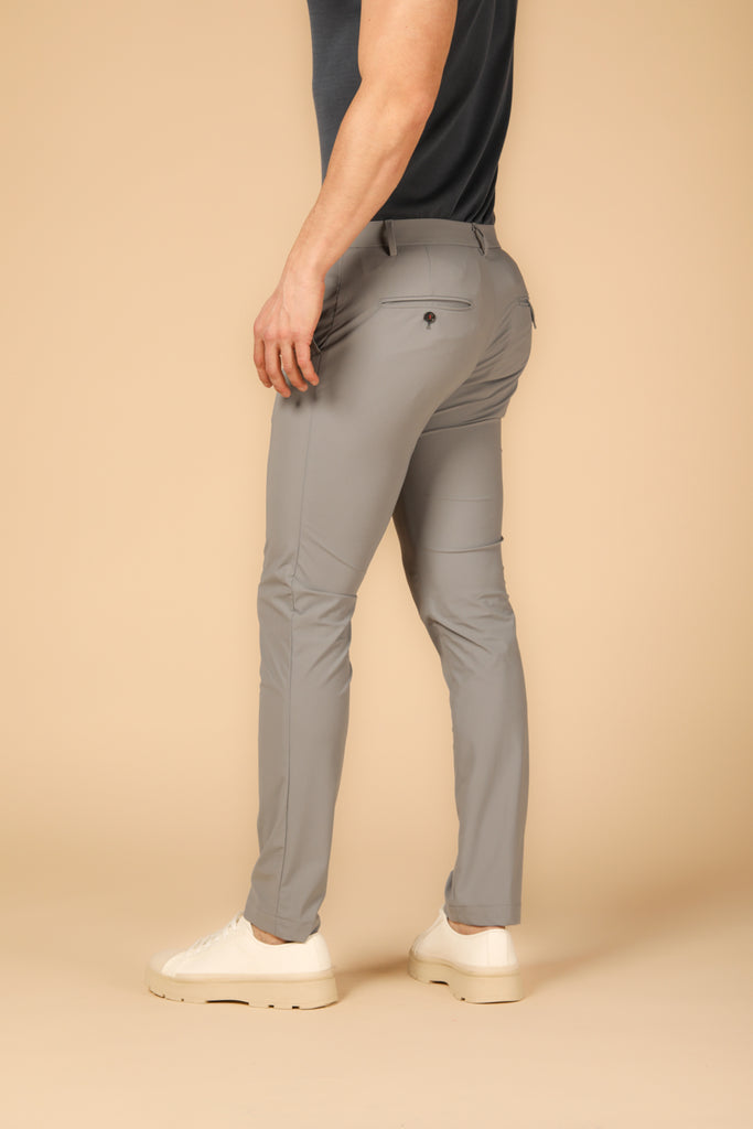 Image 4 de pantalon chino jogger homme modèle Milano Style Dynamic en gris clair, coupe extra slim de Mason's