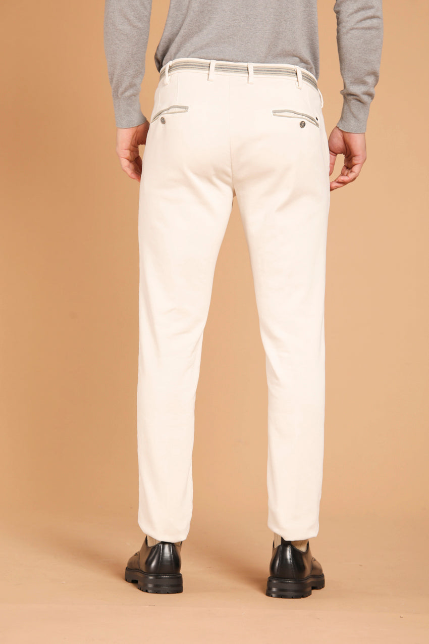 immagine 6 di pantalone chino uomo modello Torino Golf in raso, di colore bianco, fit slim di mason's