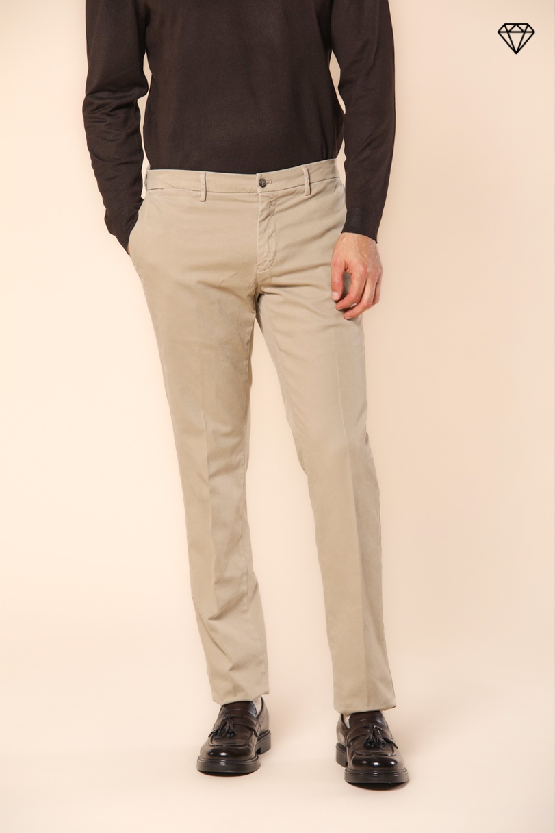 New York Pantalon chino homme en gabardine stretch coupe régulière  ①.