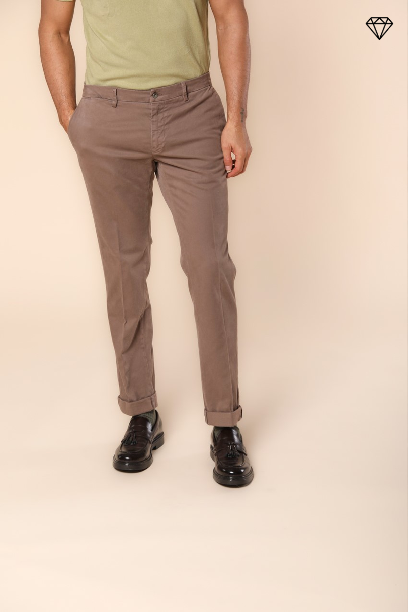 New York men's chino pants in gabardine stretch regular fit  ①.