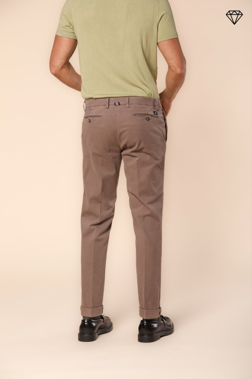 New York men's chino pants in gabardine stretch regular fit  ①.