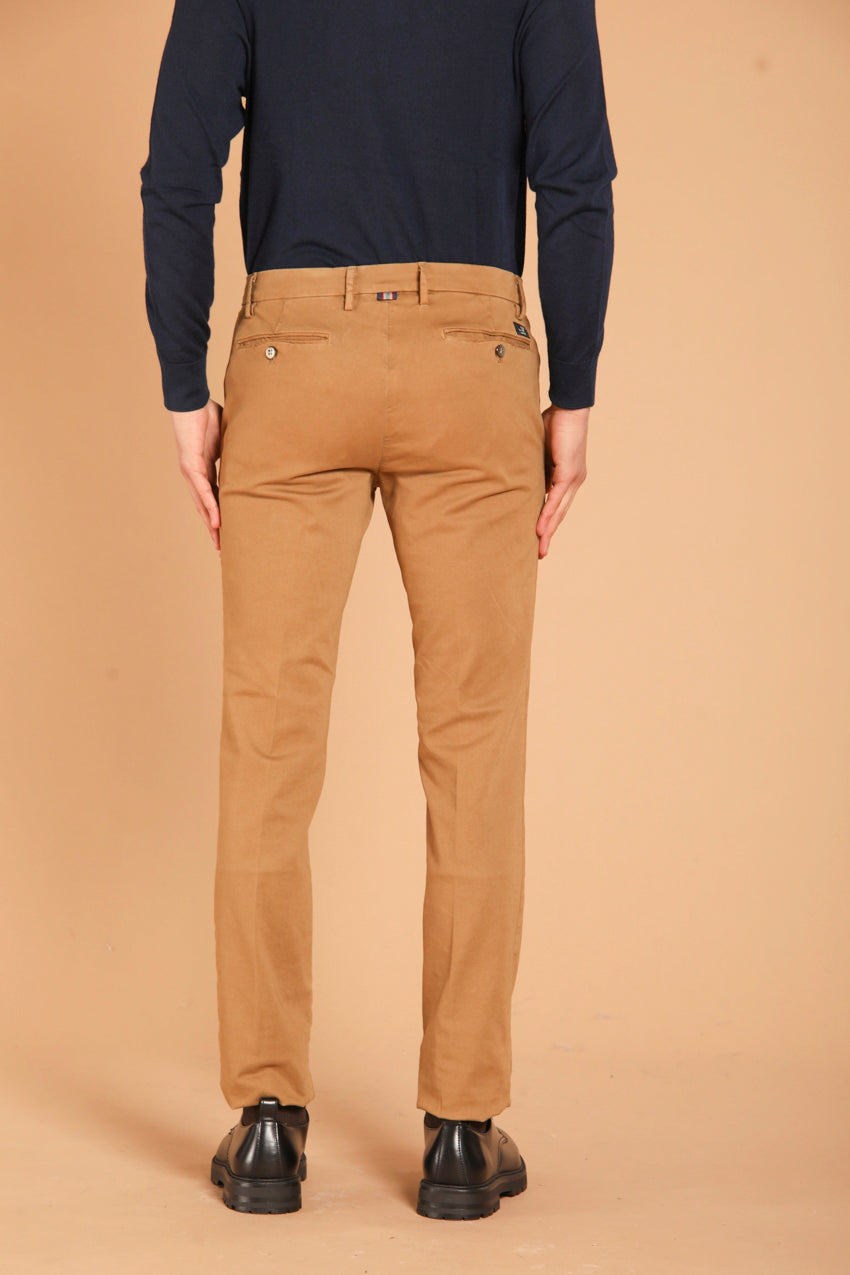 immagine 5 di pantalone chino uomo modello New York di colore biscotto, regular fit di mason's
