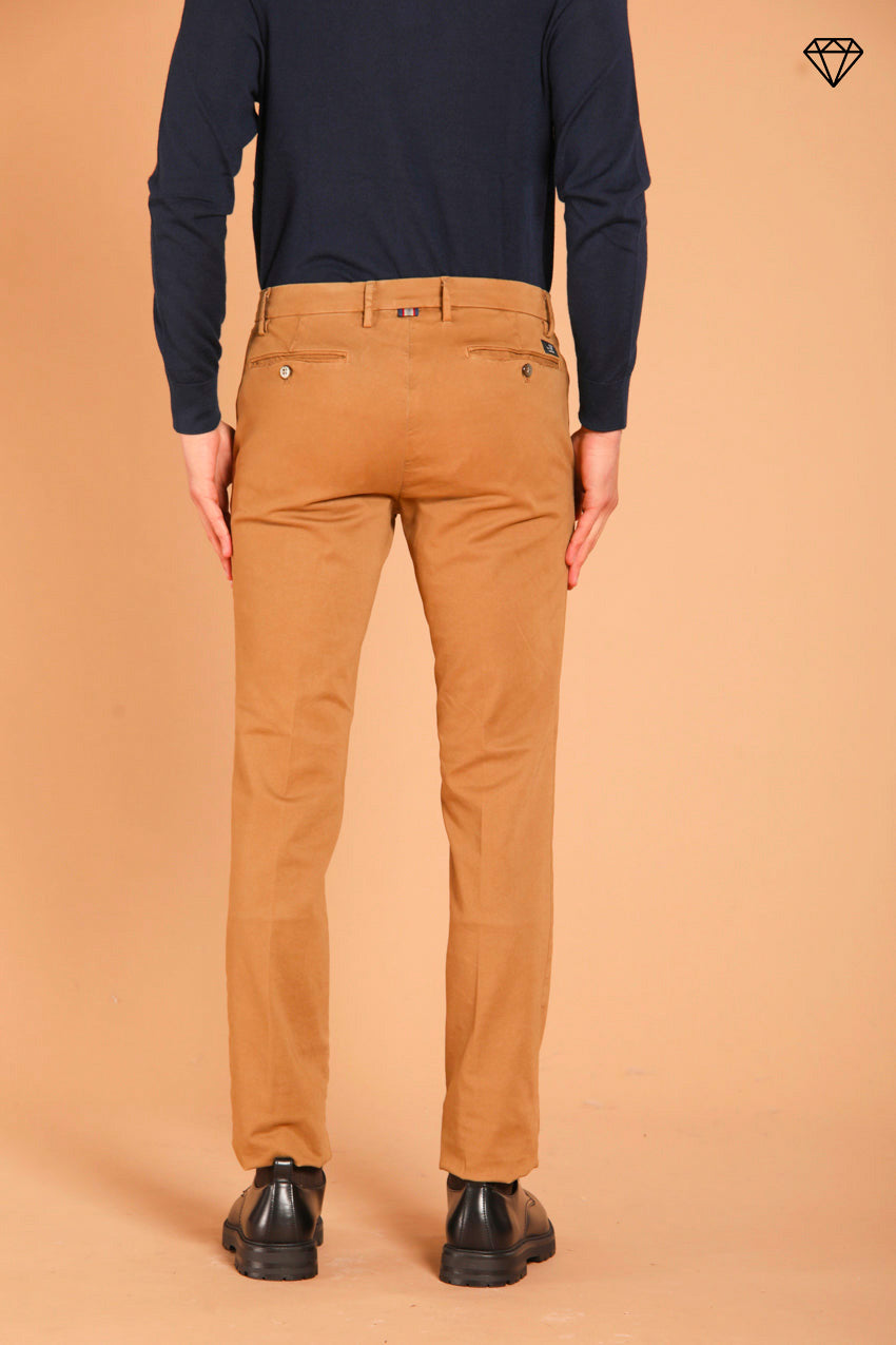 New York pantalon chino homme en gabardine stretch coupe régulière ①.