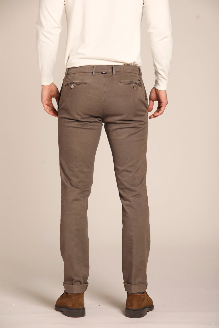 immagine 5 di pantalone chino uomo modello New York, color cacao, fit regular di Mason's