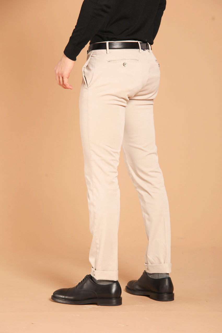 immagine 4 di pantalone chino uomo modello New york, di colore sabbia, fit regular di Mason's