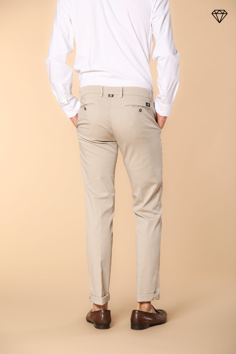 New York men's chino pants in stretch satin regular fit ①