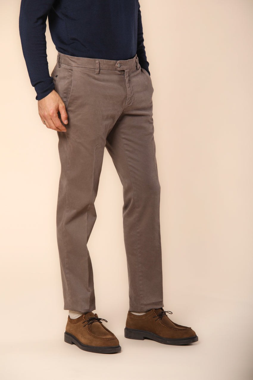 New York Times pantalone chino uomo in gabardina con dettagli sartoriali regular fit