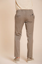 New York Hose Chino Herren aus Stretch-Gabardine regular fit ①