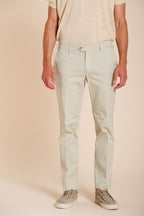 New York Hose Chino Herren aus Stretch Gabardine regular fit ①