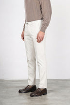 New York men’s chino pants in stretch gabardine with regular fit ①
