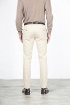 New York men’s chino pants in stretch gabardine with regular fit ①
