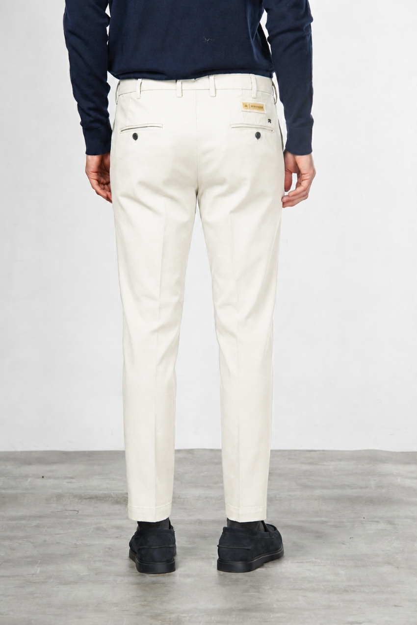New York men’s chino pants in cotton and cashmere twill with regular fit