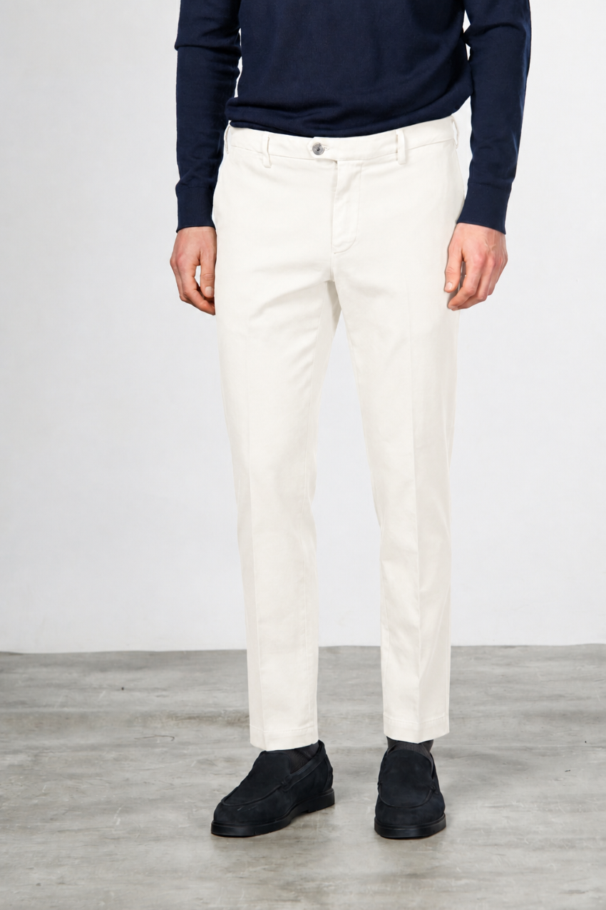 New York men’s chino pants in cotton and cashmere twill with regular fit