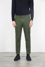 New York men’s chino pants in cotton and wool gabardine with regular fit